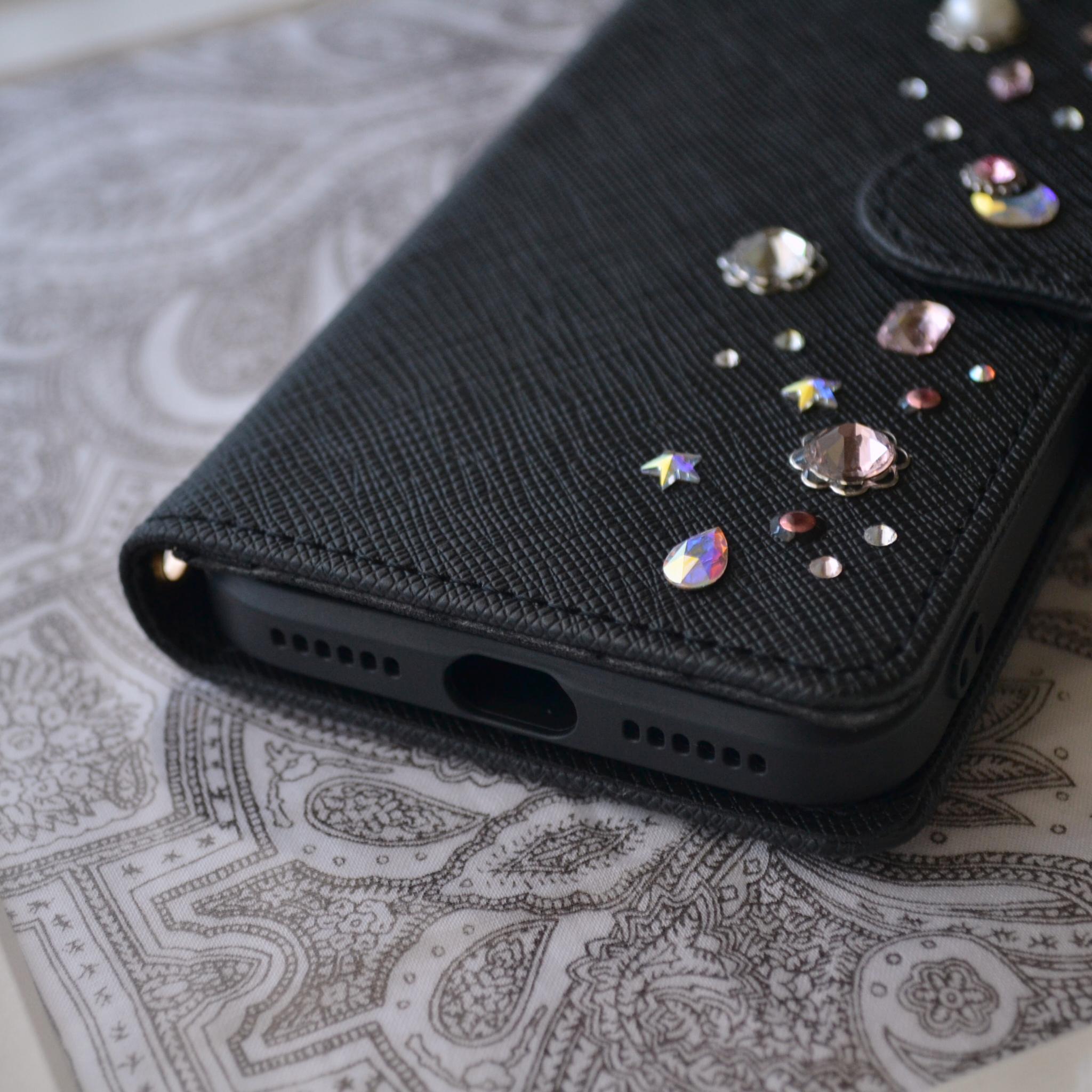 手帳型スマホケース『夜空のきらめき』ピンクとオーロラのクリスタル 漆黒のカバー　ほぼ全機種対応 傷が目立ちにくい型押模様 | 7枚目