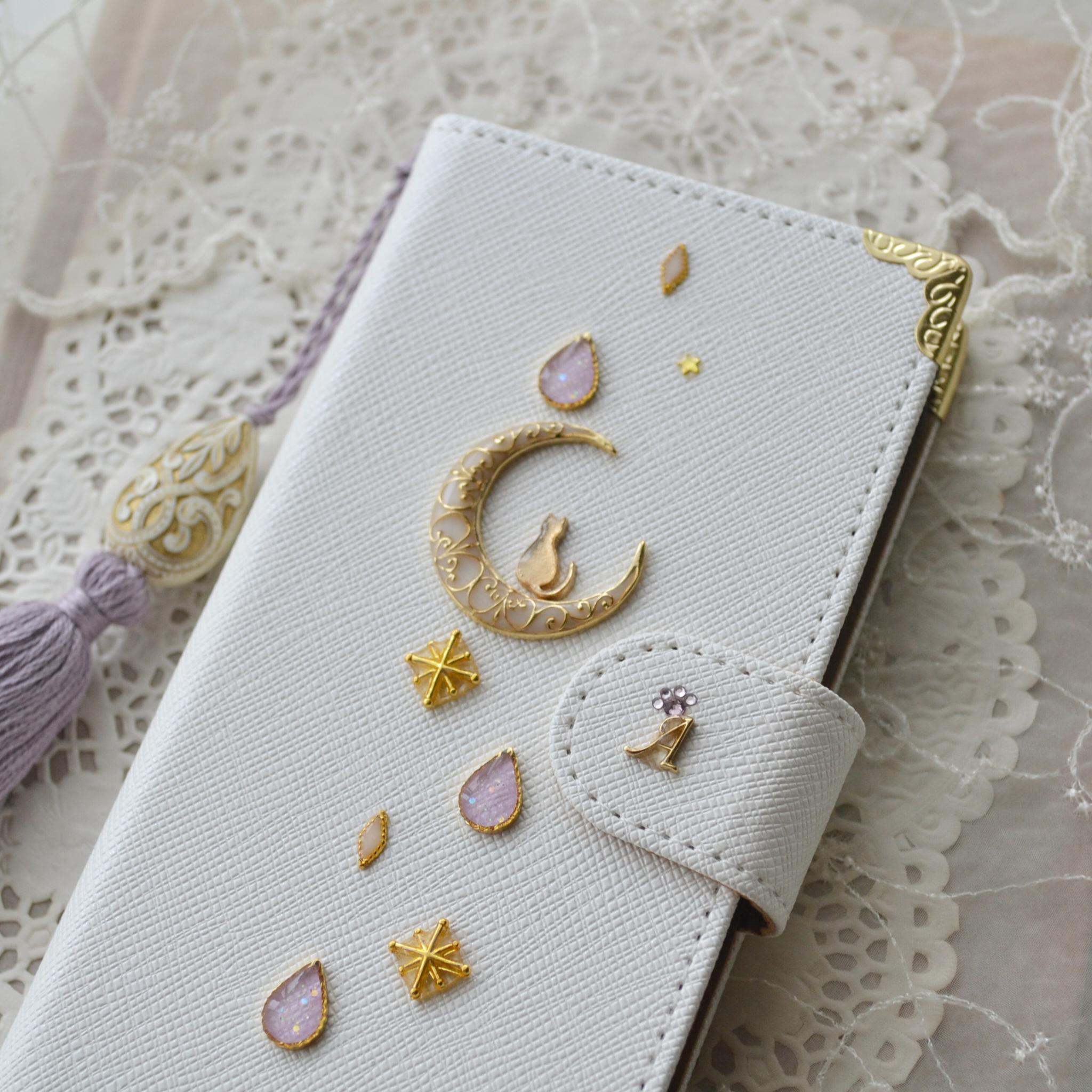 白と紫の手帳型スマホケース『猫と月のロマンティック』ラベンダー 全機種対応 ワンランク上の傷が目立ちにくい生地使用◎ | 4枚目