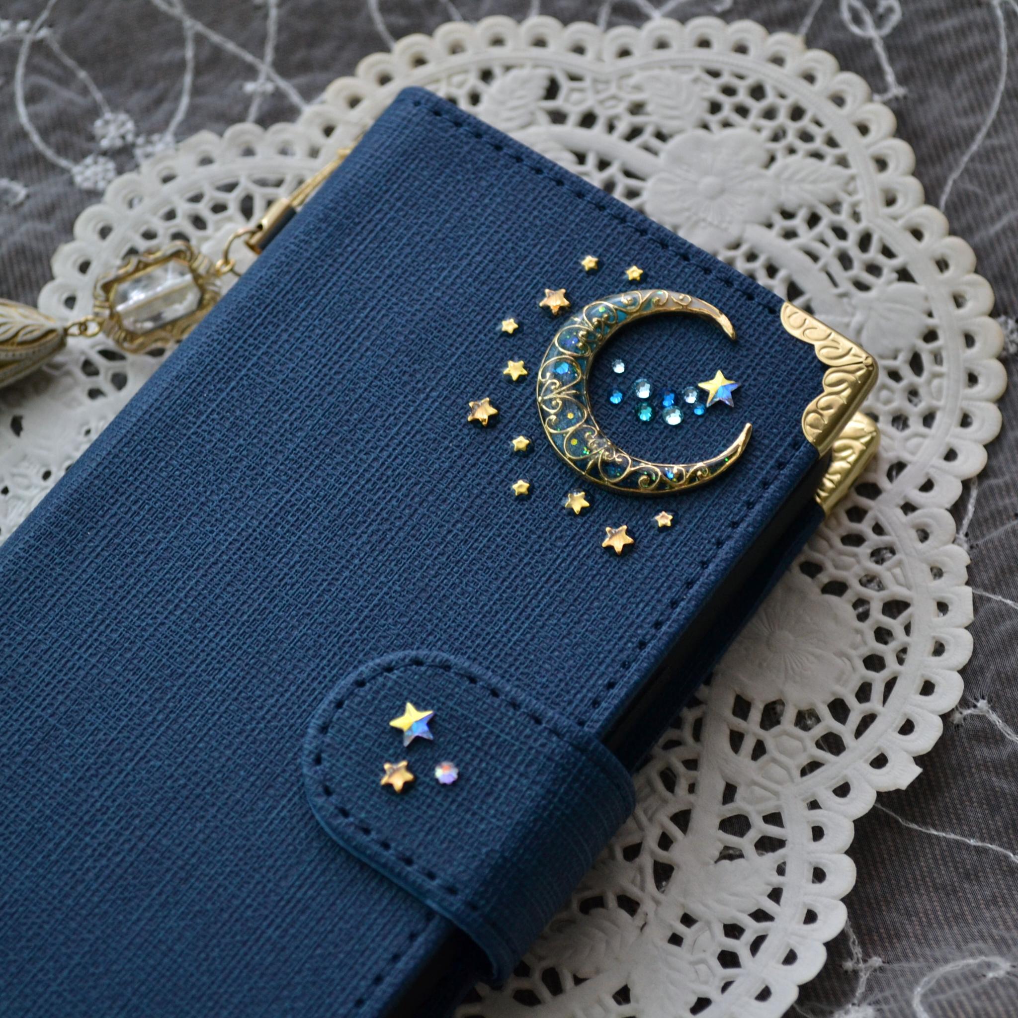 手帳型スマホケース『ブルームーンと青い流星』キラッと光る！全機種対応◎ワンランク上のネイビー生地使用。右利きor左利き | 2枚目