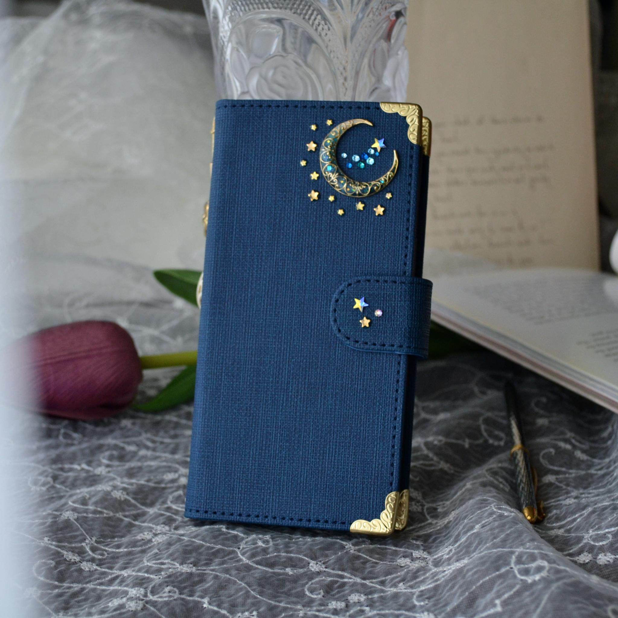 手帳型スマホケース『ブルームーンと青い流星』キラッと光る！全機種対応◎ワンランク上のネイビー生地使用。右利きor左利き | 4枚目