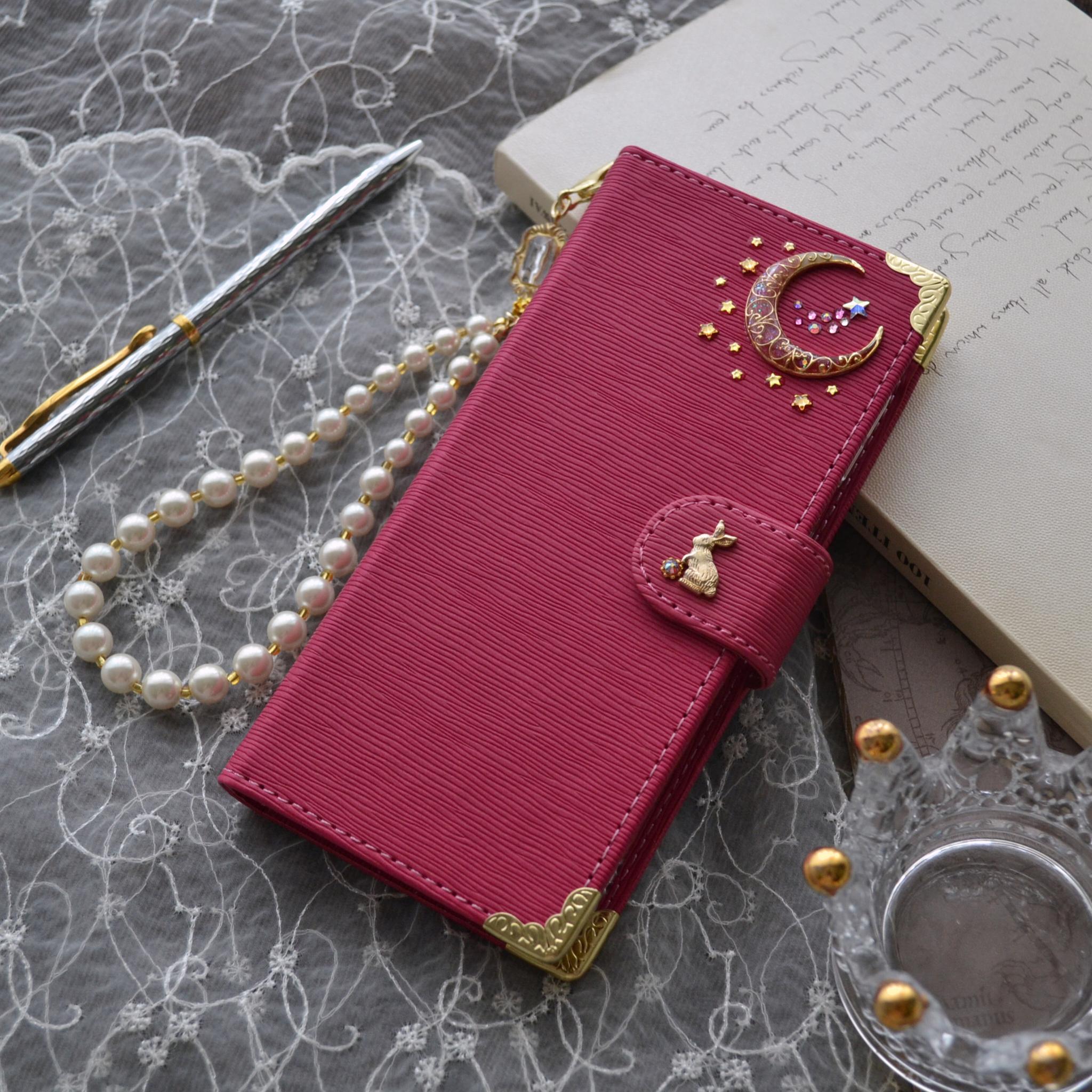 手帳型スマホケース『ピンクムーンとオーロラの流星』全機種対応◎ワンランク上の深みピンク、傷が目立ちにくい型押生地