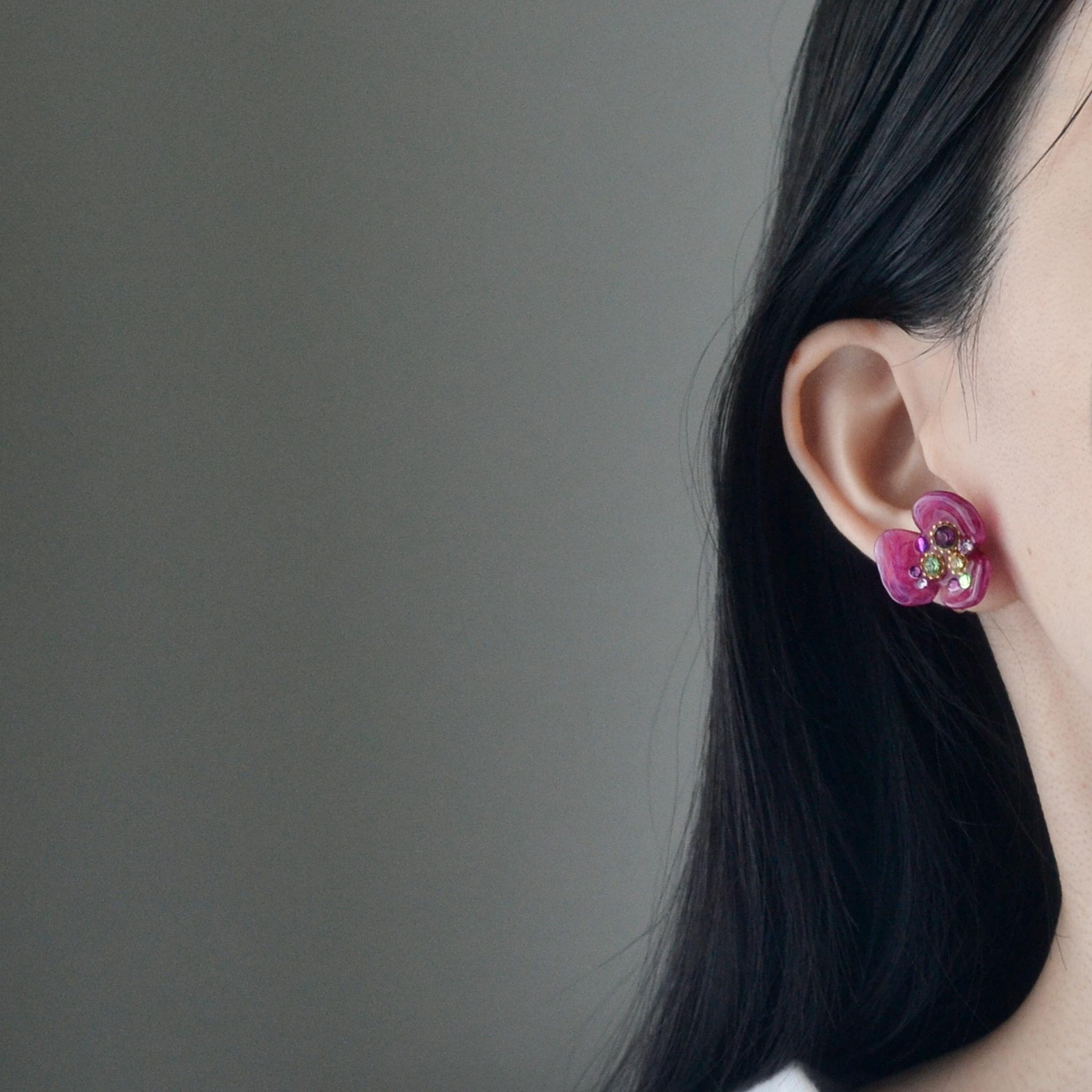 イヤリング『Grape』紫の宝石。スワロの実ををぎゅっと詰め込んだ、ノンホールピアス or ピアス | 2枚目