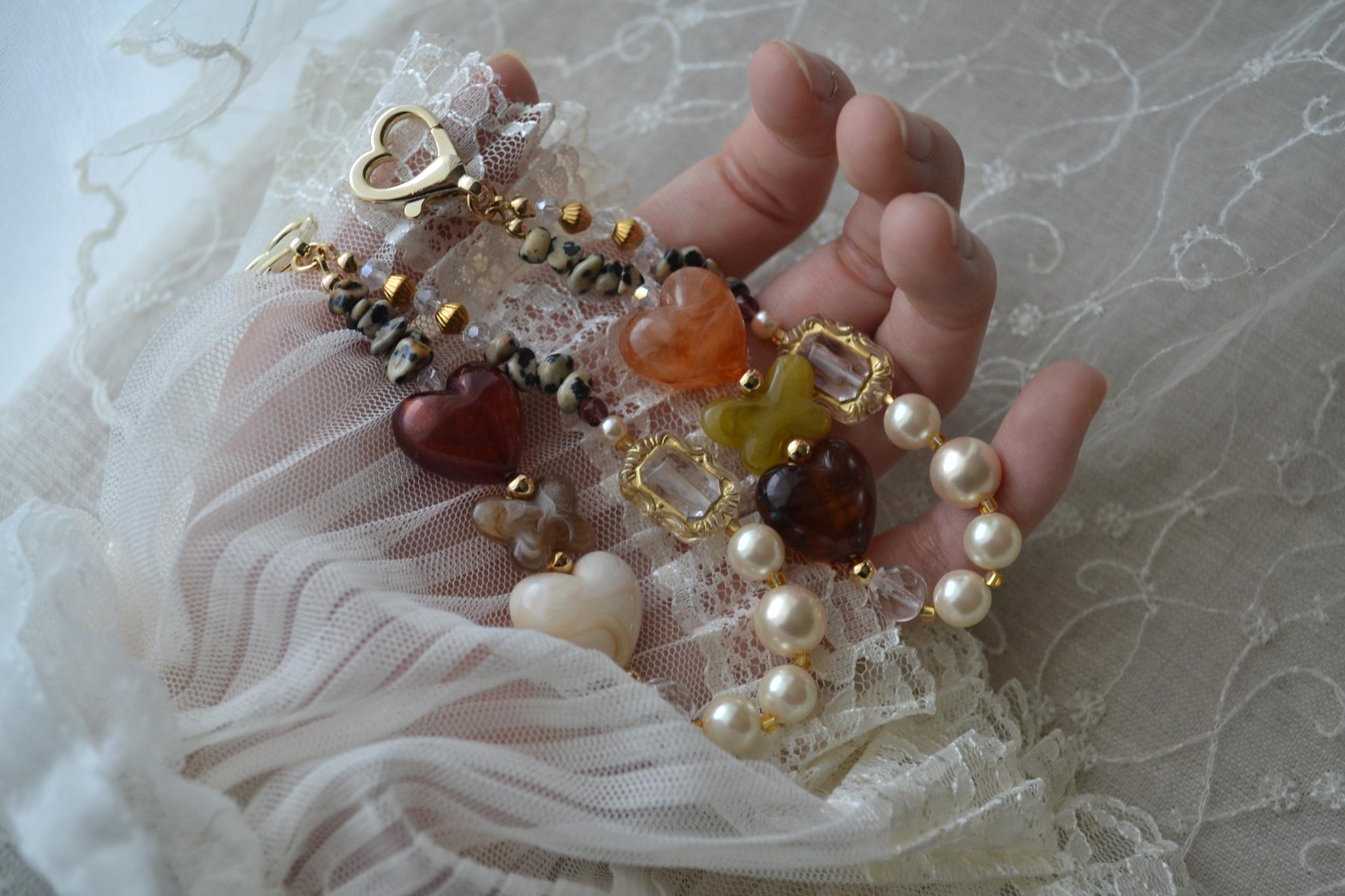 ぷっくりハートやパールのミニスマホストラップ　マーブルオレンジ×べっ甲×レッドブラウン