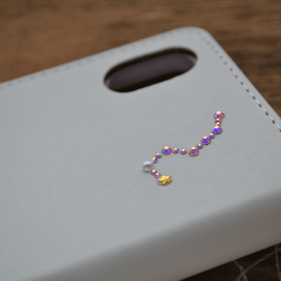 キラキラ足跡の手帳型スマホケース『ダックスと三日月の旅』パステルカラー紫　ダックスフンド　ほぼ全機種対応◎ | 10枚目