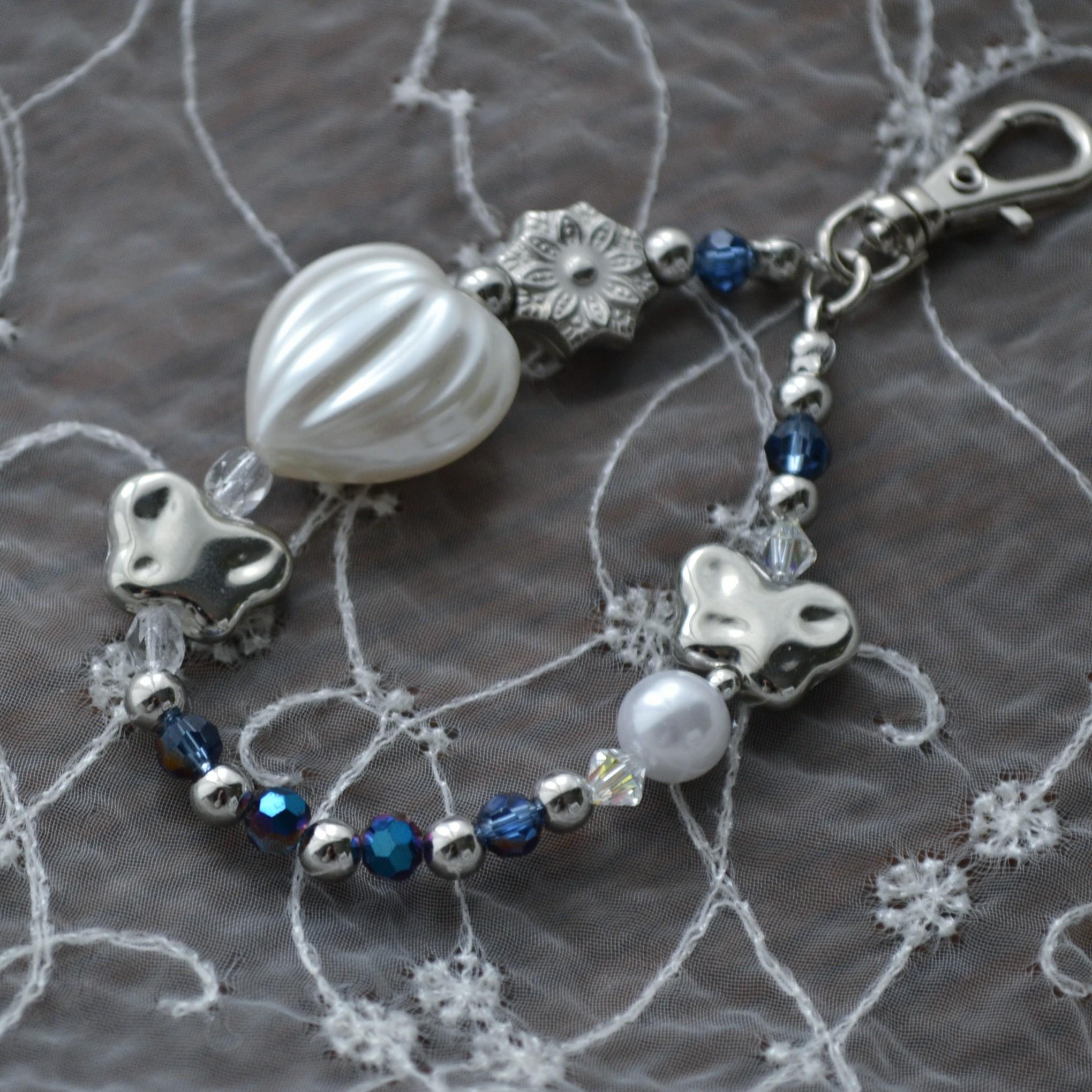 スマホストラップ『銀の花と青のクリスタル』ミニストラップ 耐久性UP ハンドストラップ | 6枚目