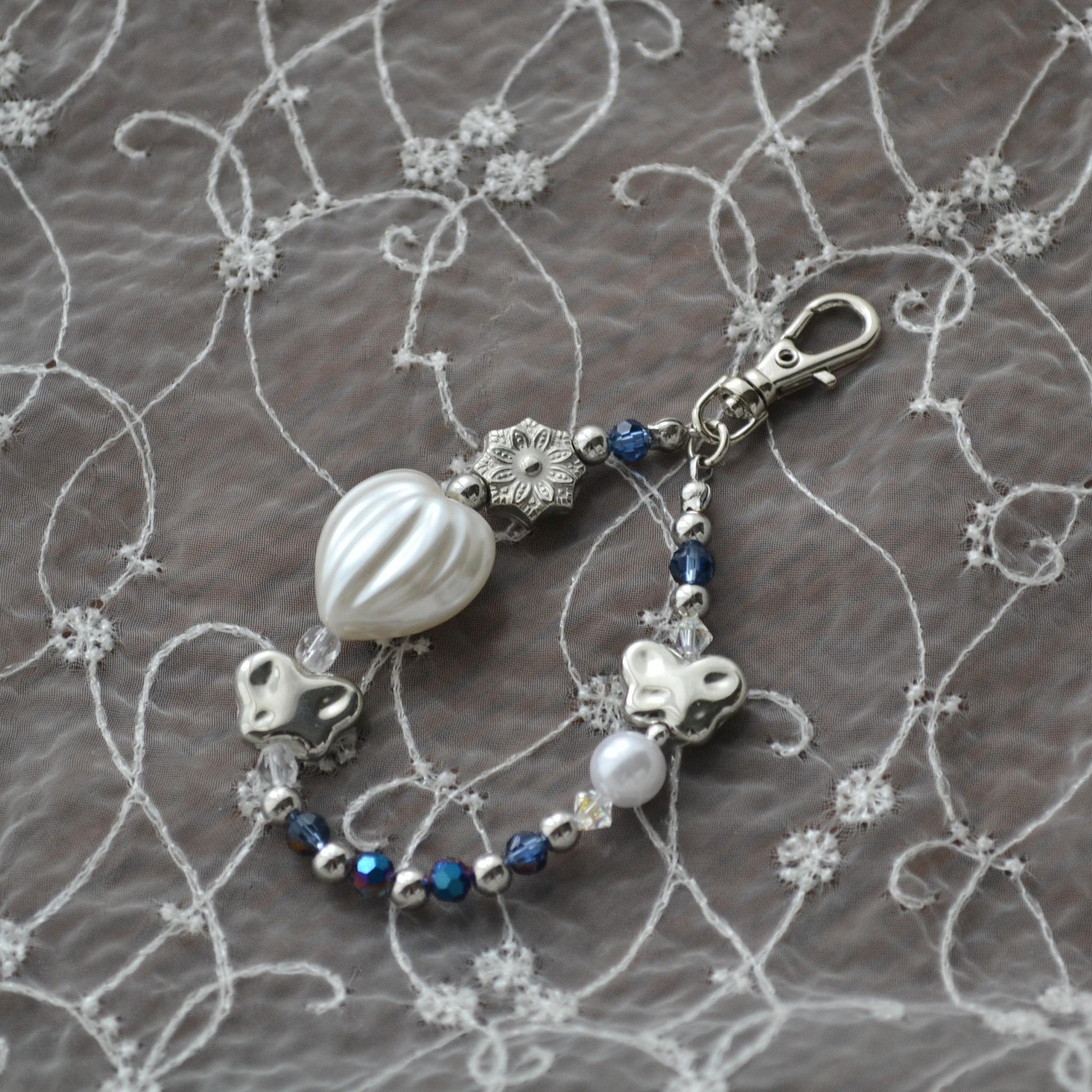 スマホストラップ『銀の花と青のクリスタル』ミニストラップ 耐久性UP ハンドストラップ | 9枚目