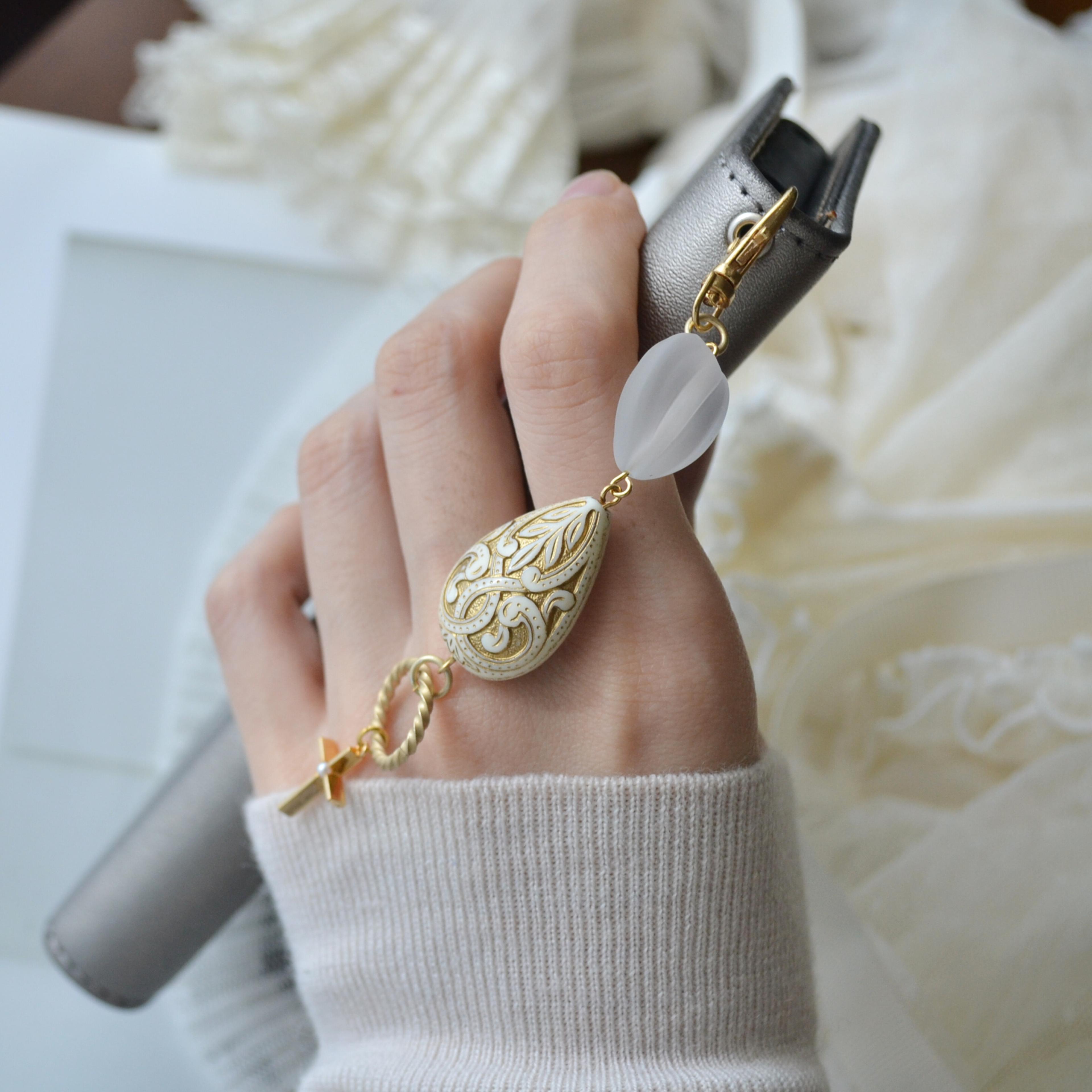 大人かわいい、モードなストラップ レトロで大人っぽい+ちょっぴり個性的! 鍵やスマホのワンポイント。バッグの中で目印に1枚目の画像